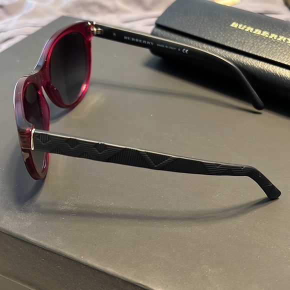 Burberry Sunglasses with Original Case - Picture 2 of 7